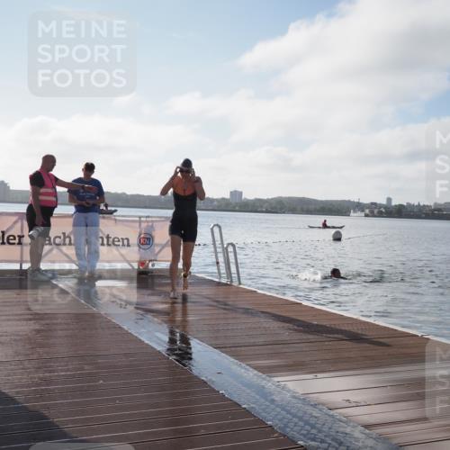 17.08.2025 - KN Förde Triathlon 2025 KatJ http://msf.ph/oto/8577426 17.08.2025 09:17:03 Schwimmen 158, 204, 158 meine-sportfotos.de