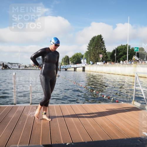 17.08.2025 - KN Förde Triathlon 2025 KatJ http://msf.ph/oto/8577660 17.08.2025 09:17:31 Schwimmen 177, 181, 177, 181 meine-sportfotos.de