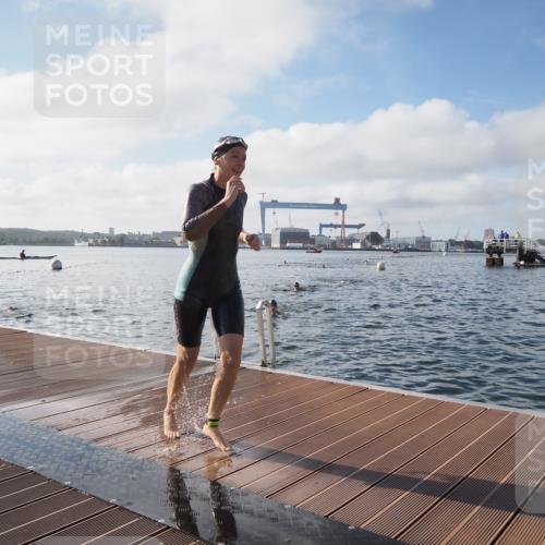 17.08.2025 - KN Förde Triathlon 2025 KatJ http://msf.ph/oto/8578010 17.08.2025 09:18:09 Schwimmen 189, 254, 175, 189, 254 meine-sportfotos.de