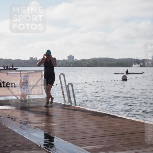 17.08.2025 - KN Förde Triathlon 2025 KatJ http://msf.ph/oto/8578023 17.08.2025 09:18:19 Schwimmen 174, 185, 174, 185, 254 meine-sportfotos.de
