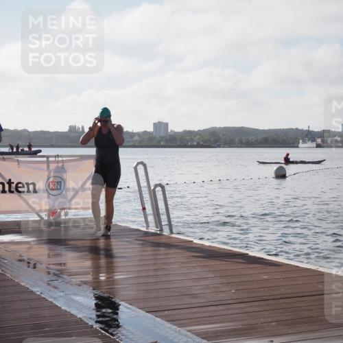 17.08.2025 - KN Förde Triathlon 2025 KatJ http://msf.ph/oto/8578026 17.08.2025 09:18:19 Schwimmen 174, 185, 174, 185, 254 meine-sportfotos.de