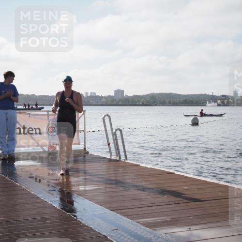 17.08.2025 - KN Förde Triathlon 2025 KatJ http://msf.ph/oto/8578032 17.08.2025 09:18:20 Schwimmen 174, 185, 174, 185, 254 meine-sportfotos.de