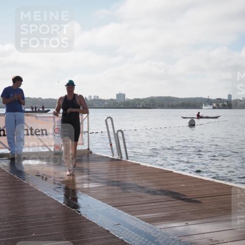 17.08.2025 - KN Förde Triathlon 2025 KatJ http://msf.ph/oto/8578035 17.08.2025 09:18:20 Schwimmen 174, 185, 174, 185, 254 meine-sportfotos.de