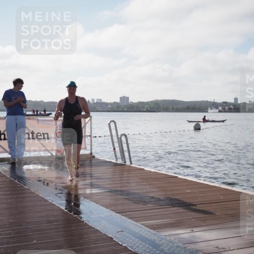 17.08.2025 - KN Förde Triathlon 2025 KatJ http://msf.ph/oto/8578038 17.08.2025 09:18:20 Schwimmen 174, 185, 174, 185, 254 meine-sportfotos.de