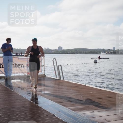 17.08.2025 - KN Förde Triathlon 2025 KatJ http://msf.ph/oto/8578044 17.08.2025 09:18:20 Schwimmen 174, 185, 174, 185, 254 meine-sportfotos.de