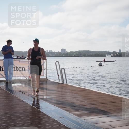 17.08.2025 - KN Förde Triathlon 2025 KatJ http://msf.ph/oto/8578047 17.08.2025 09:18:20 Schwimmen 174, 185, 174, 185, 254 meine-sportfotos.de