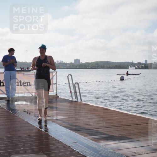 17.08.2025 - KN Förde Triathlon 2025 KatJ http://msf.ph/oto/8578051 17.08.2025 09:18:20 Schwimmen 174, 185, 174, 185, 254 meine-sportfotos.de