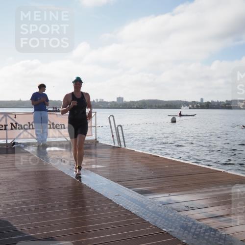 17.08.2025 - KN Förde Triathlon 2025 KatJ http://msf.ph/oto/8578057 17.08.2025 09:18:21 Schwimmen 174, 185, 192, 174, 185, 254 meine-sportfotos.de