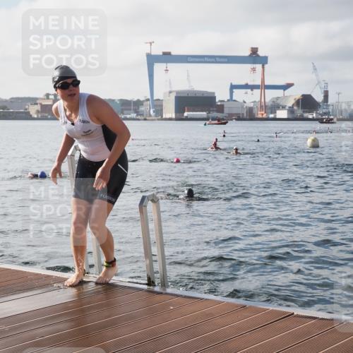 17.08.2025 - KN Förde Triathlon 2025 KatJ http://msf.ph/oto/8578274 17.08.2025 09:18:48 Schwimmen 153, 153, 250 meine-sportfotos.de