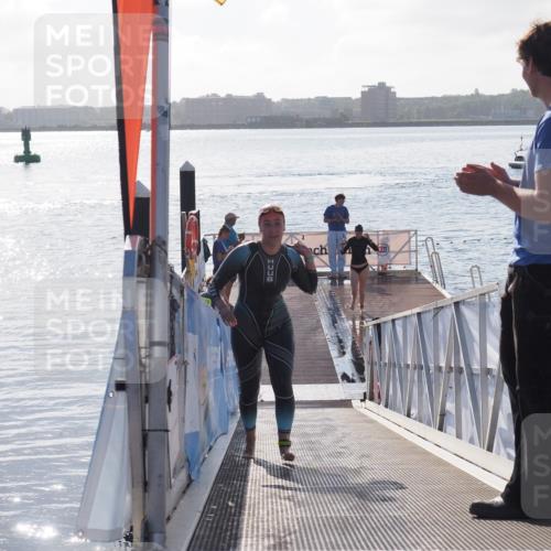 17.08.2025 - KN Förde Triathlon 2025 MichiJ http://msf.ph/oto/8578306 17.08.2025 09:15:40 Schwimmen 141, 149, 131 meine-sportfotos.de