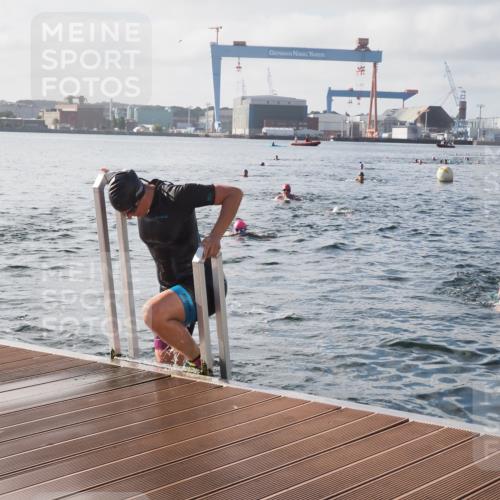 17.08.2025 - KN Förde Triathlon 2025 KatJ http://msf.ph/oto/8578342 17.08.2025 09:19:03 Schwimmen 173, 184, 220, 173, 184 meine-sportfotos.de