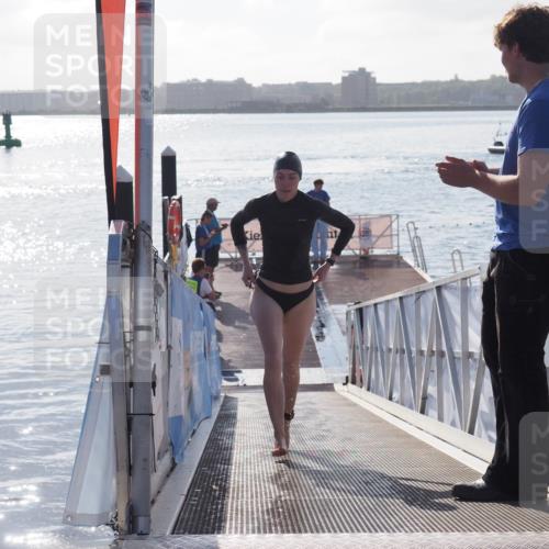 17.08.2025 - KN Förde Triathlon 2025 MichiJ http://msf.ph/oto/8578364 17.08.2025 09:15:46 Schwimmen 131, 141, 131 meine-sportfotos.de