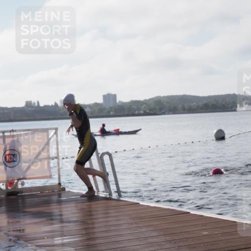 17.08.2025 - KN Förde Triathlon 2025 KatJ http://msf.ph/oto/8578693 17.08.2025 09:19:40 Schwimmen 163, 190, 186, 187, 190 meine-sportfotos.de