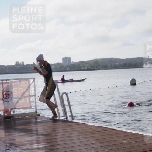 17.08.2025 - KN Förde Triathlon 2025 KatJ http://msf.ph/oto/8578696 17.08.2025 09:19:40 Schwimmen 163, 190, 186, 187, 190 meine-sportfotos.de