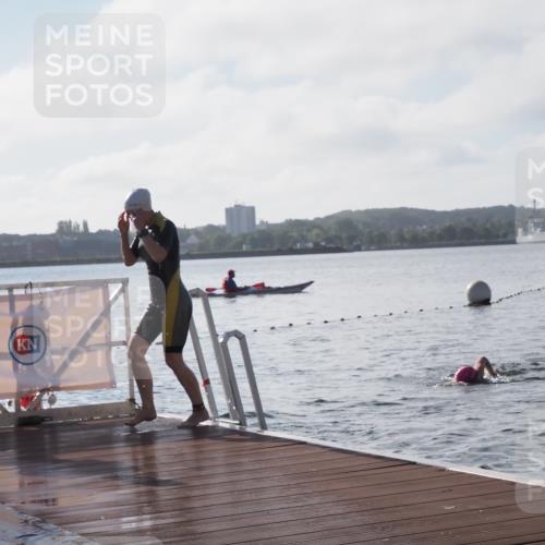17.08.2025 - KN Förde Triathlon 2025 KatJ http://msf.ph/oto/8578700 17.08.2025 09:19:40 Schwimmen 163, 190, 186, 187, 190 meine-sportfotos.de