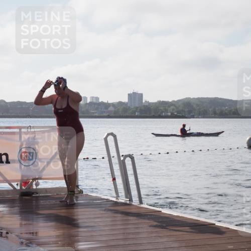 17.08.2025 - KN Förde Triathlon 2025 KatJ http://msf.ph/oto/8578923 17.08.2025 09:19:58 Schwimmen 195, 202, 163, 195, 202 meine-sportfotos.de