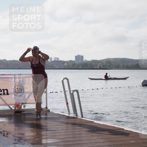 17.08.2025 - KN Förde Triathlon 2025 KatJ http://msf.ph/oto/8578926 17.08.2025 09:19:58 Schwimmen 195, 202, 163, 195, 202 meine-sportfotos.de