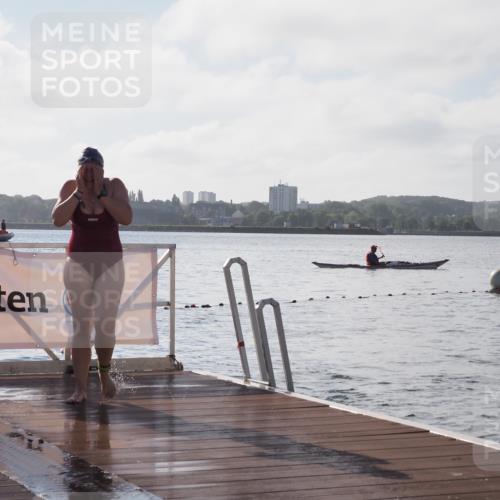 17.08.2025 - KN Förde Triathlon 2025 KatJ http://msf.ph/oto/8578934 17.08.2025 09:19:59 Schwimmen 195, 202, 163, 195, 202 meine-sportfotos.de