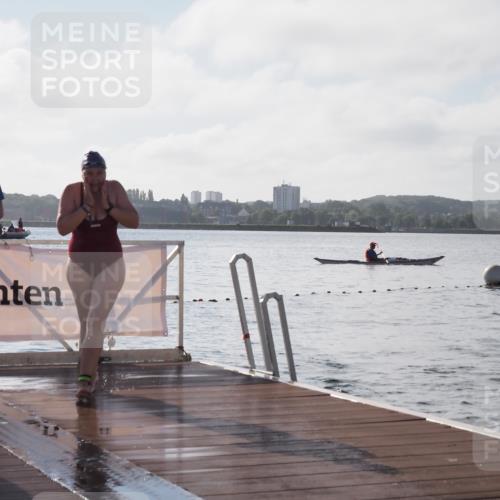 17.08.2025 - KN Förde Triathlon 2025 KatJ http://msf.ph/oto/8578939 17.08.2025 09:19:59 Schwimmen 195, 202, 163, 195, 202 meine-sportfotos.de