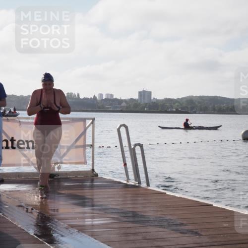 17.08.2025 - KN Förde Triathlon 2025 KatJ http://msf.ph/oto/8578941 17.08.2025 09:19:59 Schwimmen 195, 202, 163, 195, 202 meine-sportfotos.de