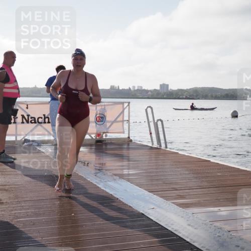 17.08.2025 - KN Förde Triathlon 2025 KatJ http://msf.ph/oto/8578966 17.08.2025 09:20:00 Schwimmen 195, 202, 163, 195, 202 meine-sportfotos.de