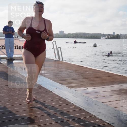 17.08.2025 - KN Förde Triathlon 2025 KatJ http://msf.ph/oto/8578987 17.08.2025 09:20:01 Schwimmen 195, 163, 195, 202 meine-sportfotos.de