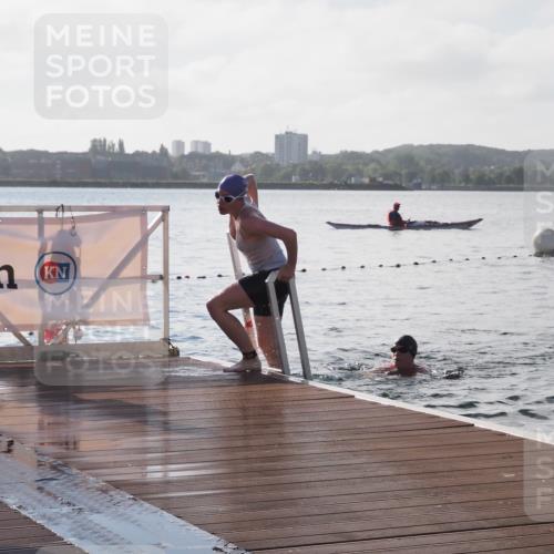 17.08.2025 - KN Förde Triathlon 2025 KatJ http://msf.ph/oto/8578991 17.08.2025 09:20:12 Schwimmen 179, 196, 179, 195, 196 meine-sportfotos.de