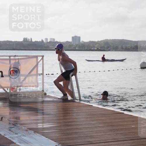 17.08.2025 - KN Förde Triathlon 2025 KatJ http://msf.ph/oto/8578996 17.08.2025 09:20:12 Schwimmen 179, 196, 179, 195, 196 meine-sportfotos.de