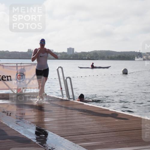 17.08.2025 - KN Förde Triathlon 2025 KatJ http://msf.ph/oto/8579016 17.08.2025 09:20:13 Schwimmen 179, 196, 179, 195, 196 meine-sportfotos.de