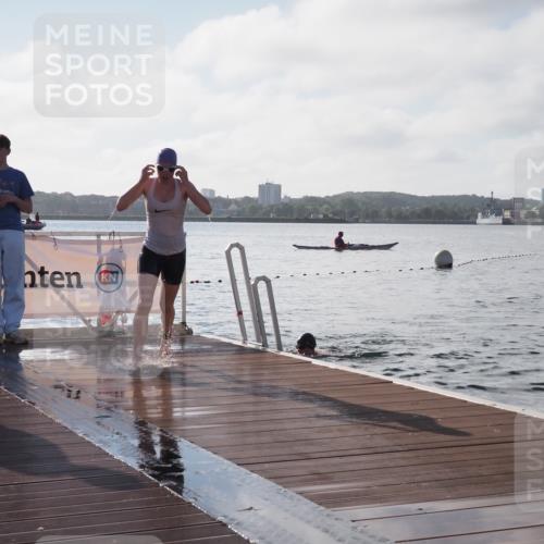 17.08.2025 - KN Förde Triathlon 2025 KatJ http://msf.ph/oto/8579022 17.08.2025 09:20:13 Schwimmen 179, 196, 179, 195, 196 meine-sportfotos.de