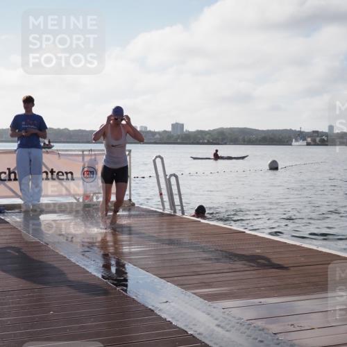 17.08.2025 - KN Förde Triathlon 2025 KatJ http://msf.ph/oto/8579026 17.08.2025 09:20:13 Schwimmen 179, 196, 179, 195, 196 meine-sportfotos.de