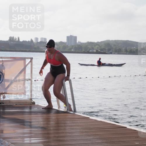 17.08.2025 - KN Förde Triathlon 2025 KatJ http://msf.ph/oto/8579078 17.08.2025 09:20:17 Schwimmen 179, 196, 211, 179, 196 meine-sportfotos.de