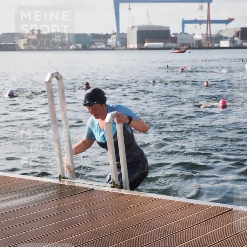 17.08.2025 - KN Förde Triathlon 2025 KatJ http://msf.ph/oto/8579148 17.08.2025 09:20:26 Schwimmen 196, 211, 240, 179, 196, 211 meine-sportfotos.de