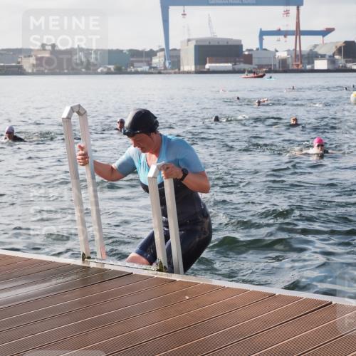 17.08.2025 - KN Förde Triathlon 2025 KatJ http://msf.ph/oto/8579152 17.08.2025 09:20:26 Schwimmen 196, 211, 240, 179, 196, 211 meine-sportfotos.de