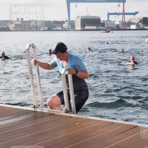 17.08.2025 - KN Förde Triathlon 2025 KatJ http://msf.ph/oto/8579156 17.08.2025 09:20:26 Schwimmen 196, 211, 240, 179, 196, 211 meine-sportfotos.de