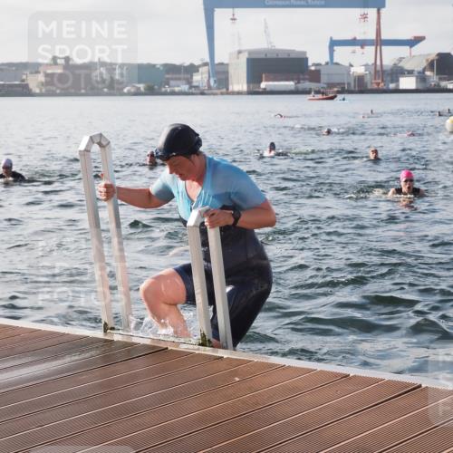 17.08.2025 - KN Förde Triathlon 2025 KatJ http://msf.ph/oto/8579160 17.08.2025 09:20:26 Schwimmen 196, 211, 240, 179, 196, 211 meine-sportfotos.de
