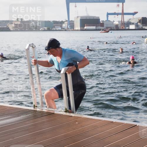 17.08.2025 - KN Förde Triathlon 2025 KatJ http://msf.ph/oto/8579164 17.08.2025 09:20:26 Schwimmen 196, 211, 240, 179, 196, 211 meine-sportfotos.de