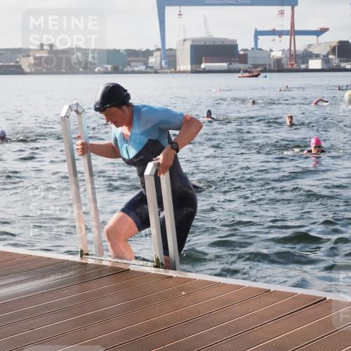 17.08.2025 - KN Förde Triathlon 2025 KatJ http://msf.ph/oto/8579168 17.08.2025 09:20:26 Schwimmen 196, 211, 240, 179, 196, 211 meine-sportfotos.de