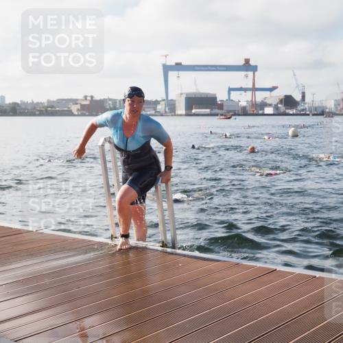 17.08.2025 - KN Förde Triathlon 2025 KatJ http://msf.ph/oto/8579190 17.08.2025 09:20:27 Schwimmen 188, 196, 211, 240, 179, 196, 211, 240 meine-sportfotos.de