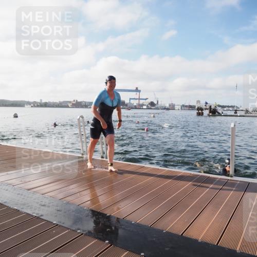 17.08.2025 - KN Förde Triathlon 2025 KatJ http://msf.ph/oto/8579211 17.08.2025 09:20:28 Schwimmen 188, 211, 240, 241, 196, 211, 240 meine-sportfotos.de
