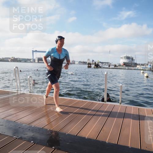 17.08.2025 - KN Förde Triathlon 2025 KatJ http://msf.ph/oto/8579226 17.08.2025 09:20:29 Schwimmen 188, 211, 240, 241, 196, 211, 240 meine-sportfotos.de
