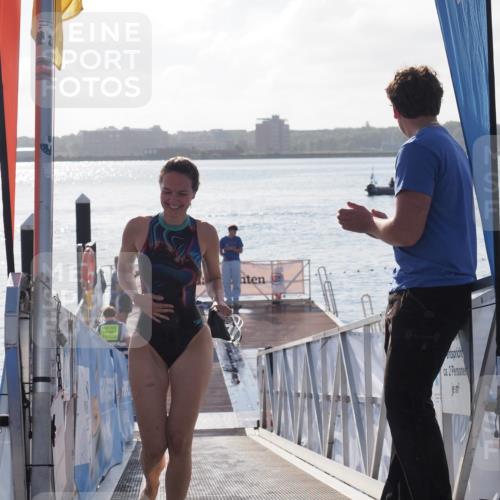 17.08.2025 - KN Förde Triathlon 2025 MichiJ http://msf.ph/oto/8579242 17.08.2025 09:16:53 Schwimmen 172, 176 meine-sportfotos.de