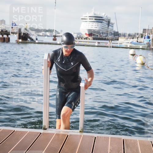 17.08.2025 - KN Förde Triathlon 2025 KatJ http://msf.ph/oto/8579261 17.08.2025 09:20:34 Schwimmen 188, 211, 228, 240, 241, 188, 211, 240, 241 meine-sportfotos.de