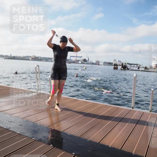 17.08.2025 - KN Förde Triathlon 2025 KatJ http://msf.ph/oto/8579348 17.08.2025 09:20:39 Schwimmen 188, 228, 240, 241, 188, 211, 228, 240, 241 meine-sportfotos.de
