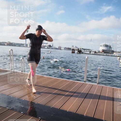 17.08.2025 - KN Förde Triathlon 2025 KatJ http://msf.ph/oto/8579356 17.08.2025 09:20:39 Schwimmen 188, 228, 240, 241, 188, 211, 228, 240, 241 meine-sportfotos.de