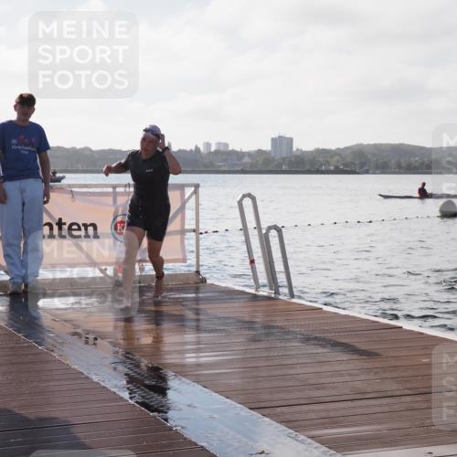 17.08.2025 - KN Förde Triathlon 2025 KatJ http://msf.ph/oto/8579385 17.08.2025 09:20:43 Schwimmen 188, 197, 228, 241, 188, 197, 228, 240, 241 meine-sportfotos.de