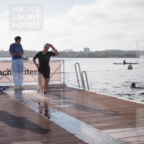 17.08.2025 - KN Förde Triathlon 2025 KatJ http://msf.ph/oto/8579398 17.08.2025 09:20:43 Schwimmen 188, 197, 228, 241, 188, 197, 228, 240, 241 meine-sportfotos.de