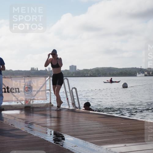 17.08.2025 - KN Förde Triathlon 2025 KatJ http://msf.ph/oto/8579685 17.08.2025 09:21:18 Schwimmen 171, 194, 201, 171, 201 meine-sportfotos.de