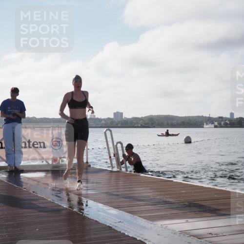 17.08.2025 - KN Förde Triathlon 2025 KatJ http://msf.ph/oto/8579711 17.08.2025 09:21:19 Schwimmen 171, 194, 201, 171, 201 meine-sportfotos.de