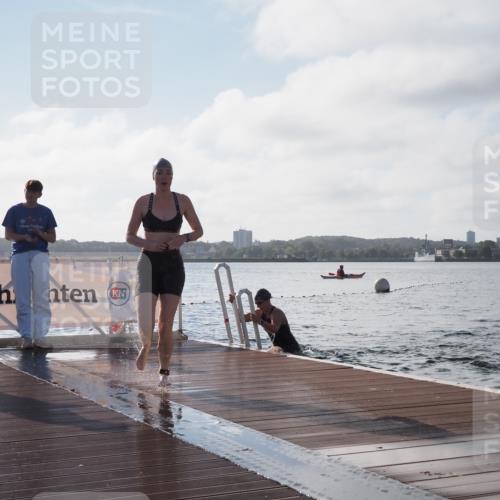 17.08.2025 - KN Förde Triathlon 2025 KatJ http://msf.ph/oto/8579715 17.08.2025 09:21:19 Schwimmen 171, 194, 201, 171, 201 meine-sportfotos.de
